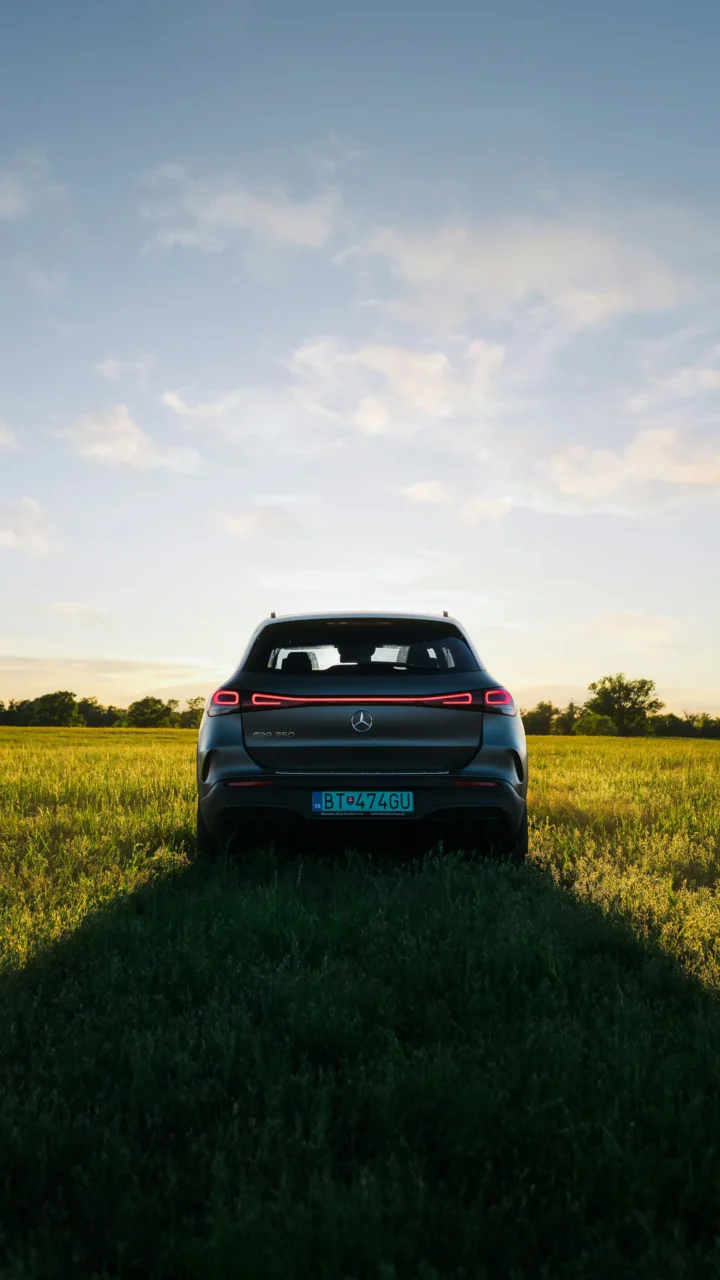 Mercedes EQA baksida