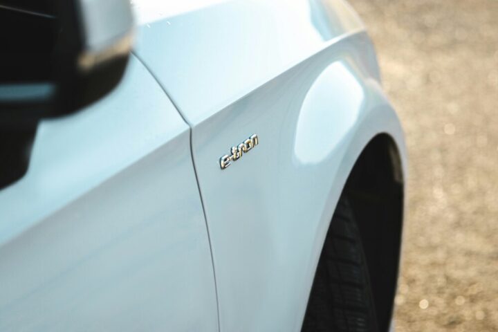 Audi A4 e-tron