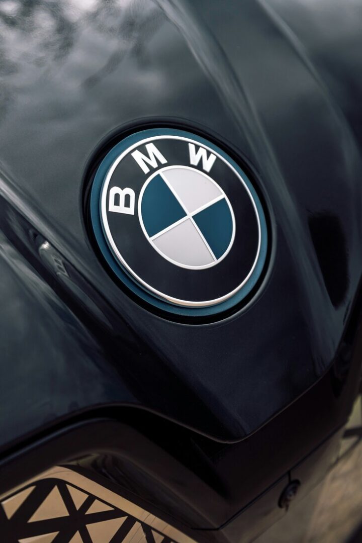 BMW iX2 emblem
