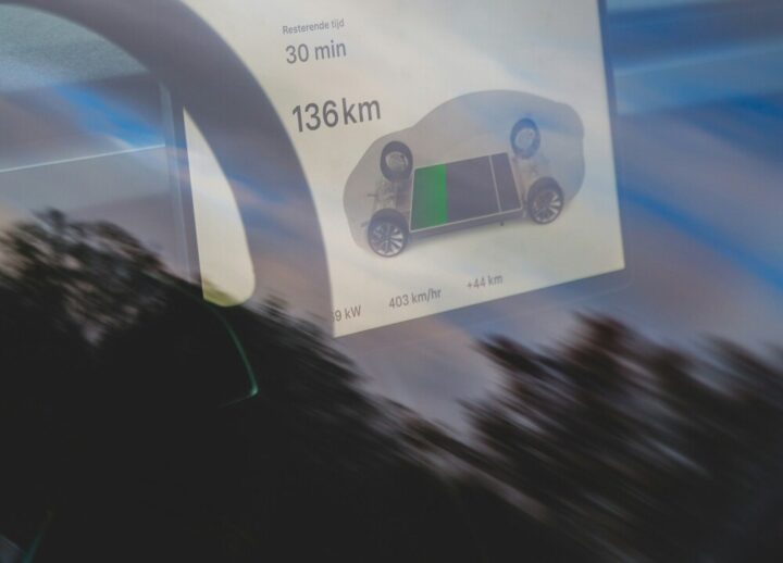 Tesla model 3 highland laddar