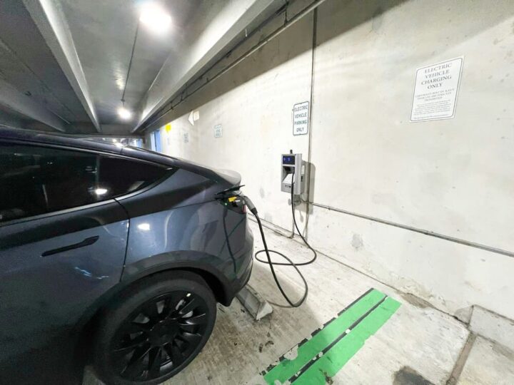 tesla model y performance laddare