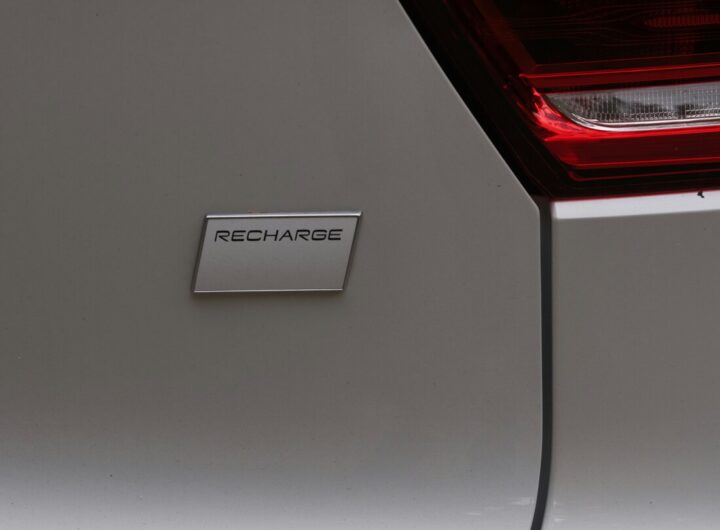 Volvo ex40 single motor emblem