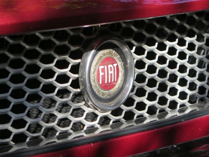 fiat 600e emblem av fiat