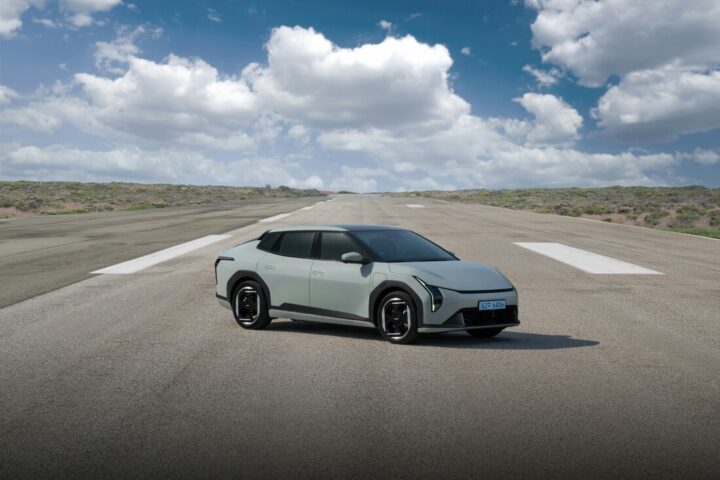 Kia EV4 grå