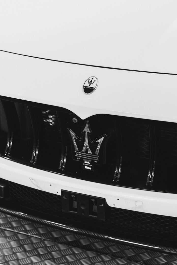 Maserati granturismo folgore emblem