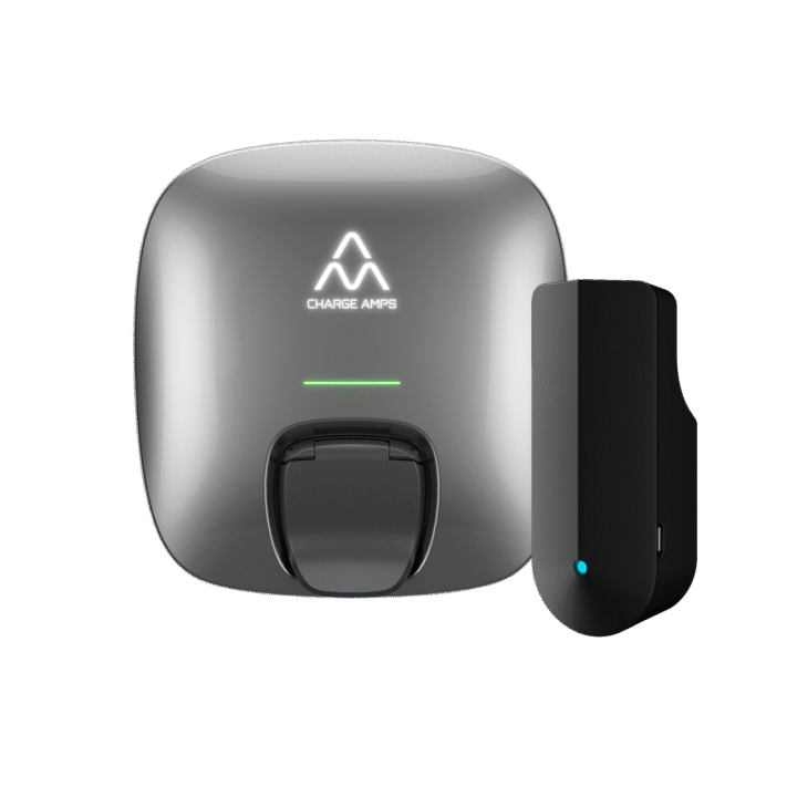 Produktbild på Charge Amps Luna och en Tibber Pulse